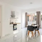 1bdr 4p Flat In