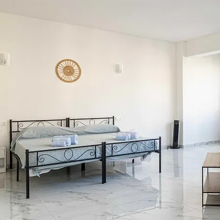 1bdr 4p Flat In *