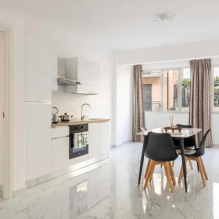 1bdr 4p Flat In
