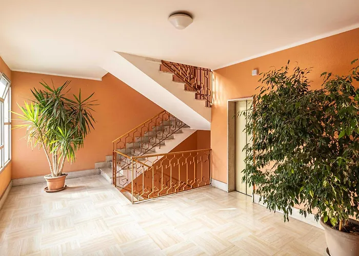 1bdr 4p Flat In *