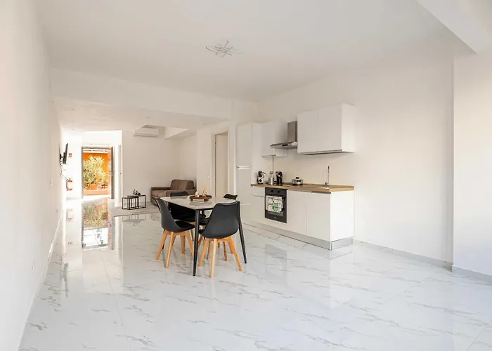 1bdr 4p Flat In